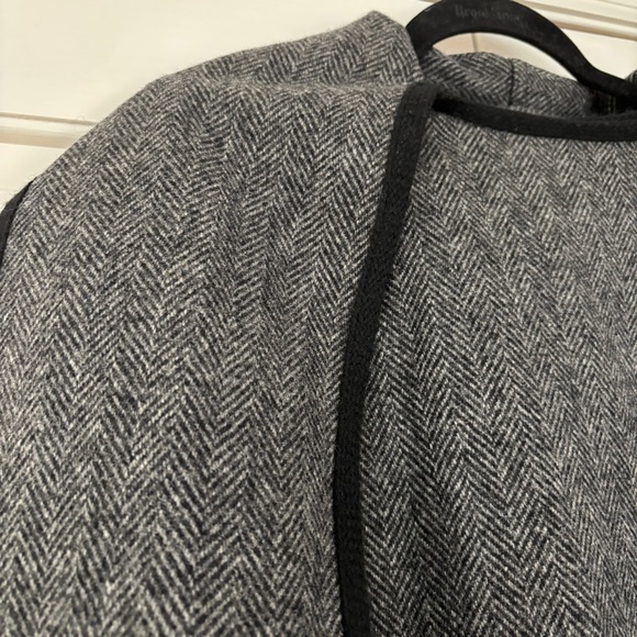 VTG Alorna Herringbone Gray Wool Blend Cape Black Trim Neck Scarf Union USA Made - Picture 6 of 15
